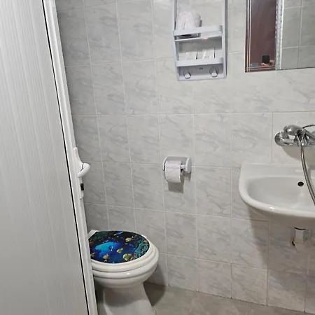 Orehite-family ,food & Pool Casa de hóspedes