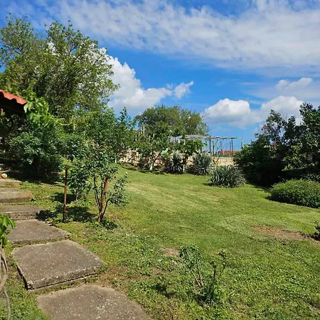 Casa de hóspedes Orehite-family ,food & Pool