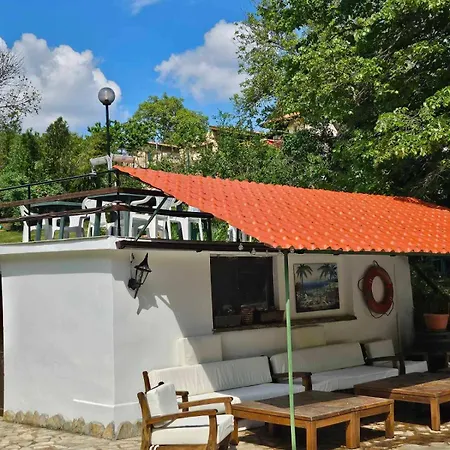 Orehite-family ,food & Pool בית הארחה Bozhichen