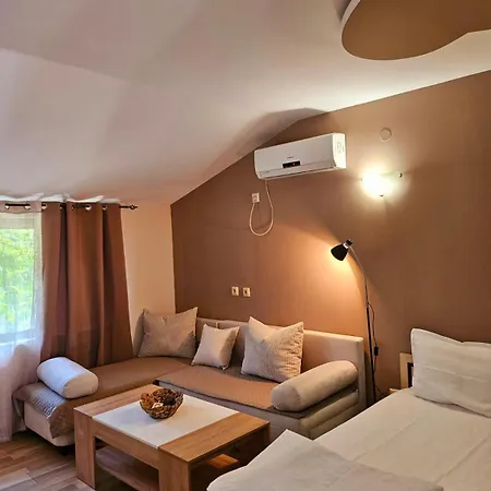 Orehite-family ,food & Pool 3* Bozhichen