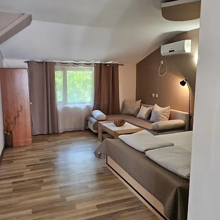 Orehite-family ,food & Pool 3* Bozhichen