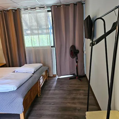 Orehite-family ,food & Pool Casa de hóspedes