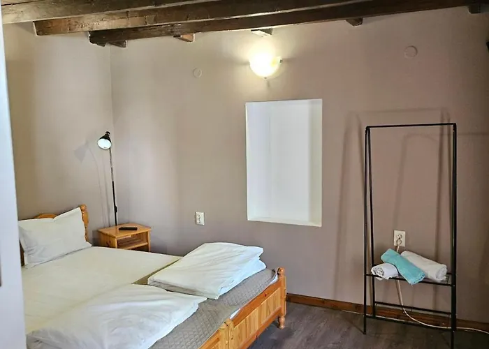 Orehite-family ,food & Pool Gasthuis Bozhichen