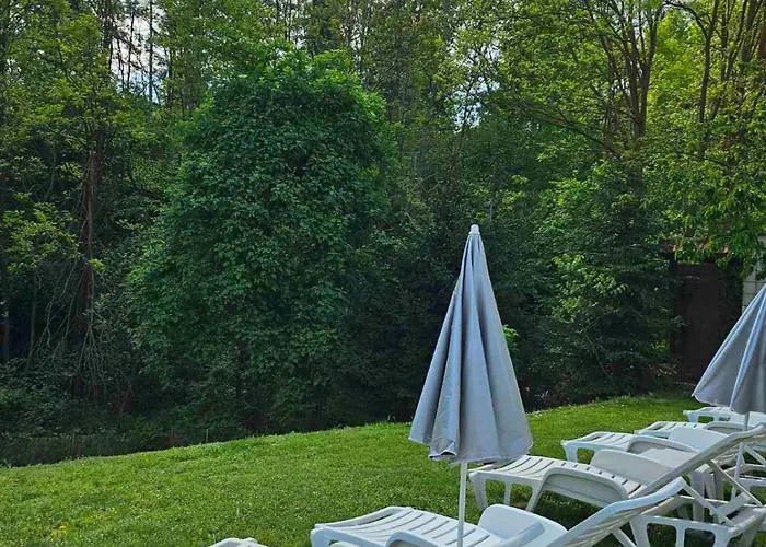 Orehite-family ,food & Pool Bozhichen